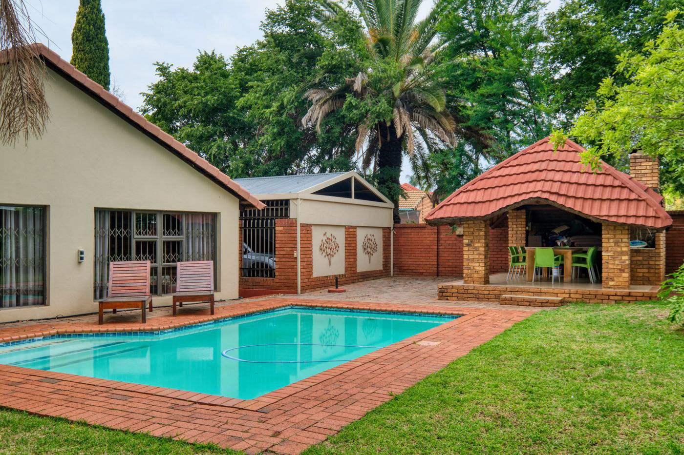Casa con pileta y quincho en Altos del Río