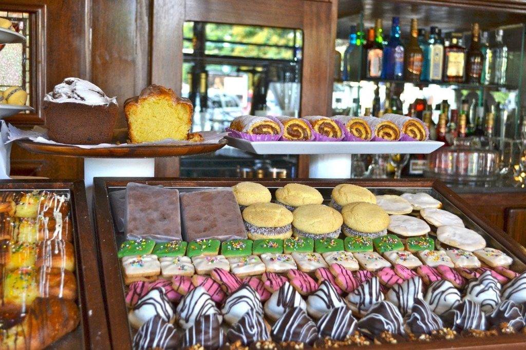 Escaparate con dulces y pastelería